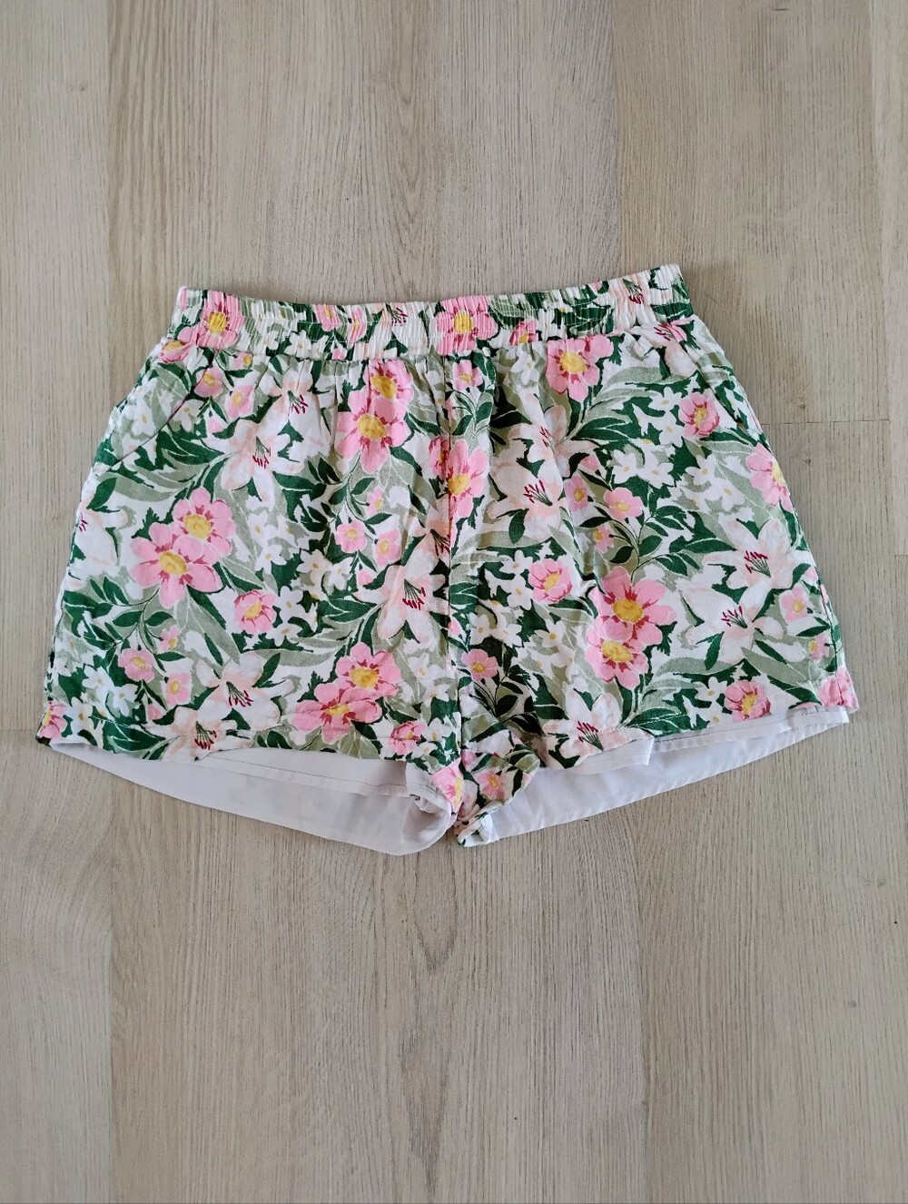 Sage Pink & Green Floral Elastic-Waist Women's Shorts